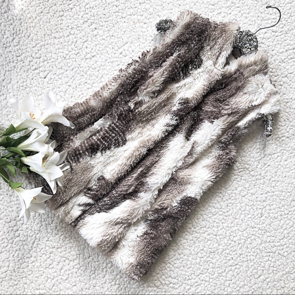 ✨Cabi Faux Fur Vest